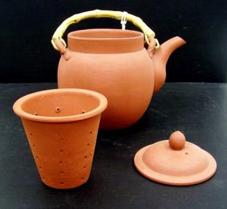 [Tea pot with lid and strainer]